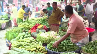 বাজারে শীতকালীন সবজির সরবরাহ শুরু হলেও দাম কমেনি